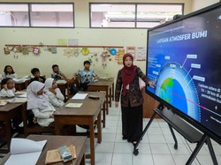 Ketika Guru Tak Lagi Aman Mendidik