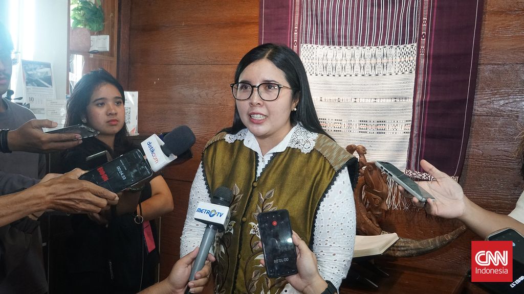 Renny Katrina Dame Ulos: Pendiri Dame Ulos Renny Katrina Manurung di Galeri Dame Ulos, Tapanuli Utara, Sumatera Utara, Selasa (4/11).