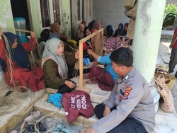 Brigpol Hana Atasi Masalah Limbah di Serang Jadi Kerajinan Tas-Pupuk Kompos