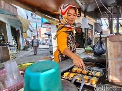 Kue Balok Ating Banjaran Bandung Warisan Kuliner yang Masih Bertahan