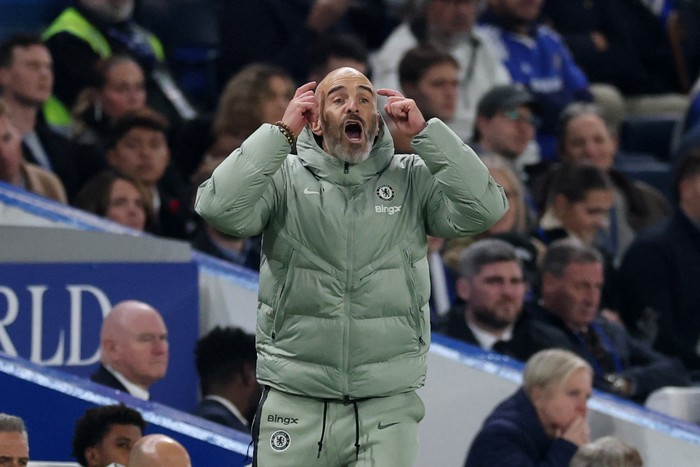 Soccer Football - Premier League - Chelsea v Wolverhampton Wanderers - Stamford Bridge, London, Britain - November 8, 2025 Chelsea manager Enzo Maresca reacts Action Images via Reuters/Paul Childs EDITORIAL USE ONLY. NO USE WITH UNAUTHORIZED AUDIO, VIDEO, DATA, FIXTURE LISTS, CLUB/LEAGUE LOGOS OR LIVE SERVICES. ONLINE IN-MATCH USE LIMITED TO 120 IMAGES, NO VIDEO EMULATION. NO USE IN BETTING, GAMES OR SINGLE CLUB/LEAGUE/PLAYER PUBLICATIONS. PLEASE CONTACT YOUR ACCOUNT REPRESENTATIVE FOR FURTHER DETAILS..
