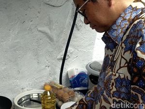 Kala Pramono Goreng Telur Pakai Biogas dari Septic Tank Komunal Warga Jaktim