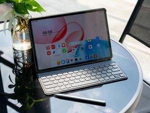 Pesona Honor Pad 10, Tablet Ringan yang Menawan