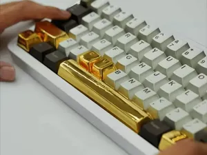 Gokil! Insta360 Hadiahi Karyawan Keycaps Emas Rp 700 Juta