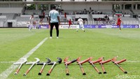 Dukungan suporter mengalir untuk Timnas Sepakbola Amputasi meraih kemenangan.