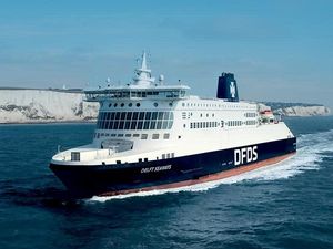 Kagetnya Penumpang Kapal Feri Saat Film Porno Hardcore Tetiba Tayang di TV