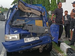 Sopir Pikap Terjepit Usai Hantam Bokong Truk di Jalan Jogja-Solo