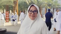 Ingat Kematian, Mpok Atiek Cuma Minta Diampuni Dosa saat Umrah
