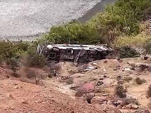 Video Ngeri! Bus Terjun ke Jurang di Peru, 37 Orang Tewas