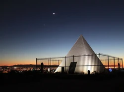 Ditemukan Piramida Misterius, Warnanya Putih dan Bukan di Mesir