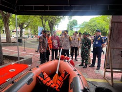 Polres Kepulauan Seribu Gelar Simulasi Tanggap Bencana di Laut