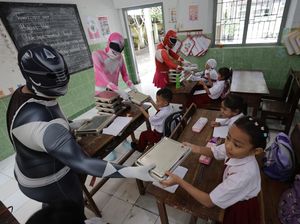 Power Rangers Antar Makan Bergizi Gratis untuk Siswa di Kediri