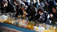 Ritual Doa Orang Tua untuk Anak Jelang Ujian Masuk Universitas di Seoul