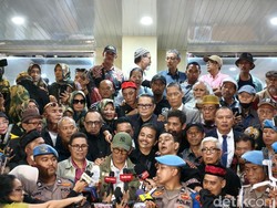 Senyum Roy Suryo Usai Tak Ditahan Setelah Diperiksa sebagai Tersangka