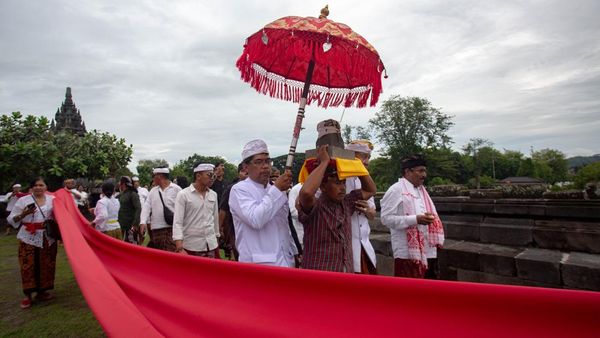 Sakral dan Megah, Upacara Penyucian Abhiseka Digelar di Candi Prambanan