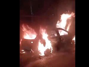 Mobil Terbakar di Tol Wiyoto Wiyono Arah Pluit, Lalin Macet