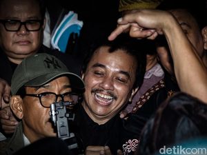 Video: Diperiksa 9 Jam, Roy Suryo Cs Dicecar 377 Pertanyaan