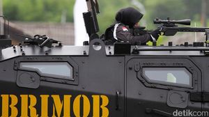 Polwan Jatim Unjuk Aksi Taktis di Brimob Challenge