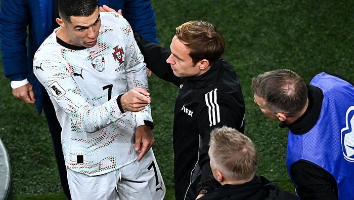 Pelatih Irlandia Klaim Ronaldo Salahkan Dirinya atas Kartu Merah