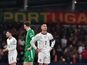 Video: Ronaldo Kartu Merah, Irlandia Hajar Portugal 2-0