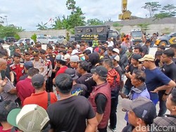 Warga Demo Perusahaan Tambang di Blora Tuntut Kompensasi Dampak Lingkungan
