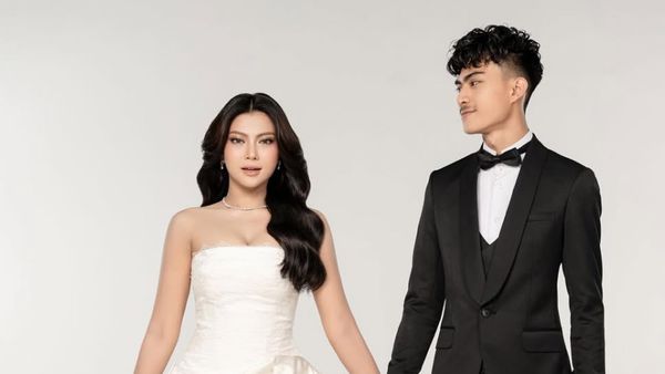 Potret Prewedding Hanum Mega, Stunning Dengan Gaun Berbelahan Drapery