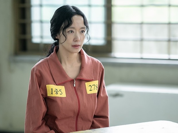 Jeon Do Yeon di The Price of Confession/ Foto: instagram.com/netfixkr Sukses dengan peran apiknya di film Kill Boksoon (2023) dan Revolver (2024), Jeon Do Yeon akan memerankan karakter Ahn Yoon Soo.