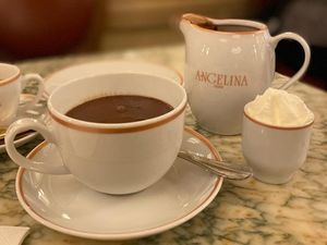 Jejak Coco Chanel di Secangkir Coklat Angelina Paris, Kafe Legendaris Favorit Turis