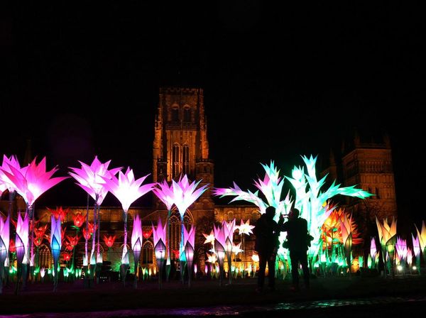 Keajaiban Cahaya Menghidupkan Malam di Lumiere Durham