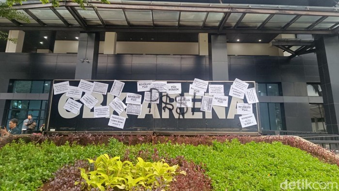 Ultras Garuda Geruduk Kantor PSSI: Erick Thohir Out!