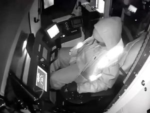 Masinis Ketiduran, Kereta di AS Nyaris Tabrak Mobil