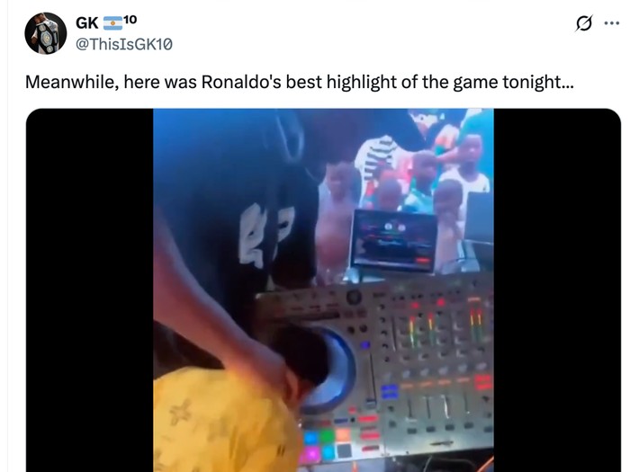 Meme Kocak Ronaldo Dikartu Merah, Sampai Bikin Messi 'Nangis'