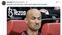 Dalam interview, Ronaldo pasti bilang kartu merah lebih baik ketimbang trofi. Duh, segitunya. (Foto: X.com/@kakaotalk070)