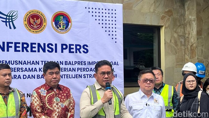 Mendag Musnahkan 19.391 Bal Baju Impor Bekas dari Korsel-Jepang Rp 112 M