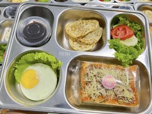 Sajikan Junk Food untuk Menu MBG, SPPG di Bima Klaim Hitung Kandungan Gizi