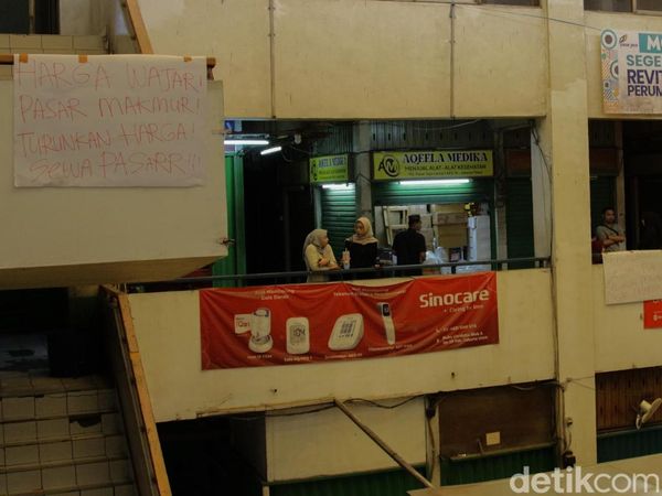 Pedagang Pasar Pramuka Tutup Toko Massal Protes Kenaikan Harga Sewa
