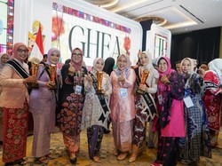 Kampanyekan Wajib Belajar 13 Tahun, Kota Surabaya Raih Wiyata Dharma Utama