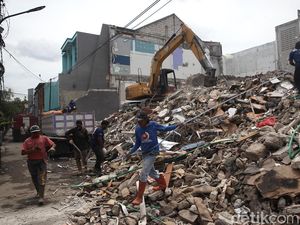 Penampakan Terkini Rumah Ahmad Sahroni yang Dibongkar