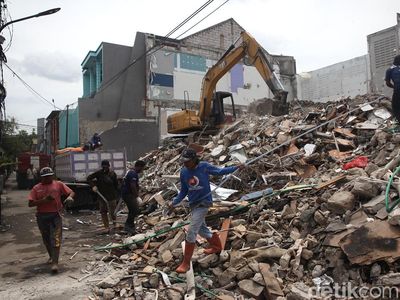 Penampakan Terkini Rumah Ahmad Sahroni yang Dibongkar
