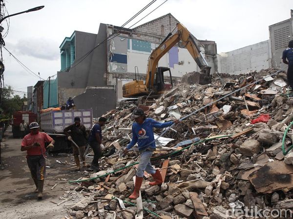 Penampakan Terkini Rumah Ahmad Sahroni yang Dibongkar