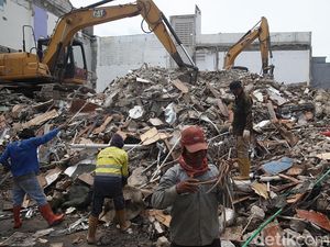 Ahmad Sahroni Rogoh Rp 250 Juta untuk Bongkar Rumah Mewahnya di Tj Priok