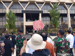 Kala Logo TNI di Gedung Pemkot Magelang Akhirnya Dicopot