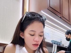 Pose Cantik Ummi Quary Saat Makan Nasi Lemak hingga Sate Wagyu