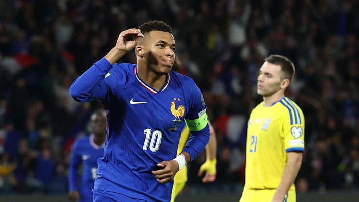 Soccer Football - World Cup - UEFA Qualifiers - Group D - France v Ukraine - Parc des Princes, Paris, France - November 13, 2025 Frances Kylian Mbappe celebrates scoring their first goal REUTERS/Stephane Mahe