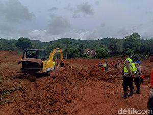 Tim SAR Dibagi 5 Tim Cari Korban Longsor di Majenang Cilacap