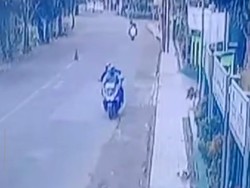 Terekam CCTV! Jambret Bermotor PCX Gres Beraksi di Pengasih Kulon Progo