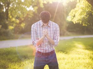 Bacaan dan Renungan Katolik Senin, 24 November 2025: Yesus dan Janda Miskin