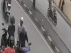 Korban Tak Lapor, Pengantar Jenazah yang Viral Pukul Pemotor Dipulangkan