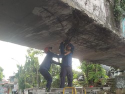 Jembatan Air di Kedunghalang Bogor Bocor Usai Truk Kontainer Nyangkut