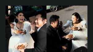 Potret Boiyen Makan Sate Saat Prewedding dan Cicip Floating Breakfast